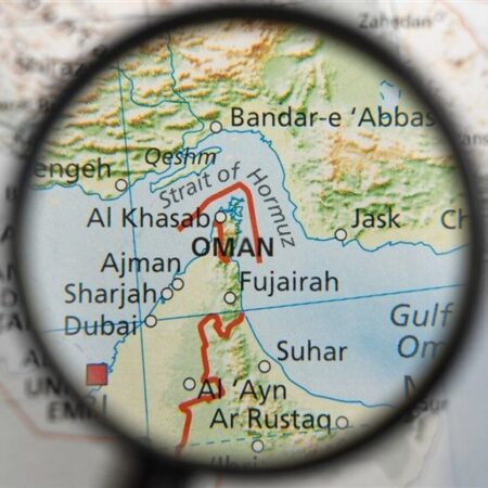 تنگه هرمز؛ سلاح استراتژیک ایران در حال کند شدن است؟ / عربستان و امارات مسیر جایگزین پیدا کردند