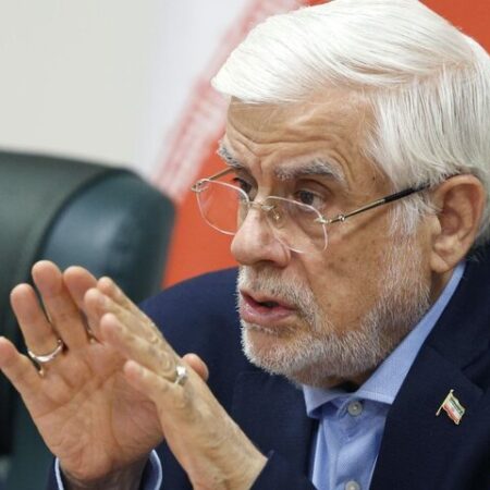 عارف: اختلافات داخلی دولت را به افکار عمومی بکشانید، عزل خواهید شد