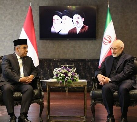 قالیباف: کسی می‌تواند با آمریکا مذاکره کند که آماده جنگ باشد