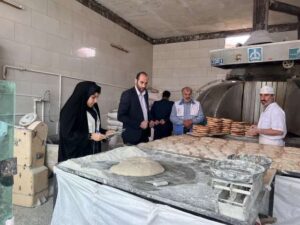 نانوایی‌های سیار در مسیر تشییع مستقر می‌شوند