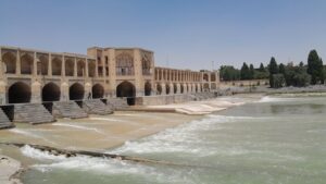 هوای آلوده اصفهان برای سومین روز پیاپی؛ وضعیت ۲ شهر مجاور قرمز ماند