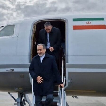 وزیر امور خارجه به تهران بازگشت