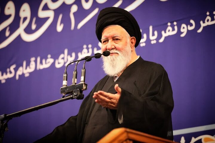 امام جمعه مشهد: اقتصاد و معیشت مردم را جدی بگیرید
