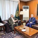 رایزنی وزیرخارجه پاکستان و سفیر ایران؛ تأکید بردیپلماسی جهت ثبات منطقه