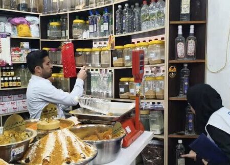 کشف و توقیف ۳۲۳ لیتر عرقیات تاریخ مصرف گذشته در آبادان 
