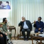 دیدار اعضای دفتر حفظ آثار رهبر شهید انقلاب با خانواده شهید تنگسیری