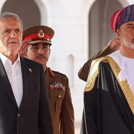 سیگنال جدید از عمان به بازار طلا و دلار/ دلار در آستانه ۲۴۰ هزار تومان؟/ بازار منتظر خبر مهم روز دوشنبه