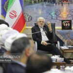 عارف: جامعه ایرانی همچنان بر پایه هویت فرهنگی و دینی خود ایستاده است