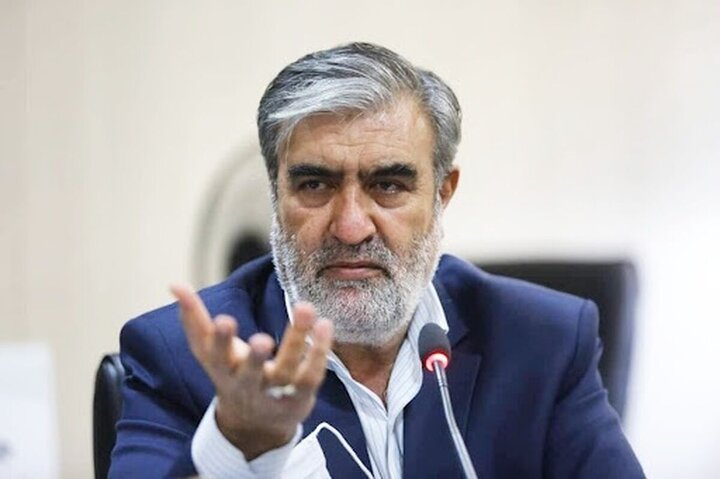 عزیزی: ناتوانی آمریکا در برابر ایران؛ دست نیروهای مسلح ما پر است