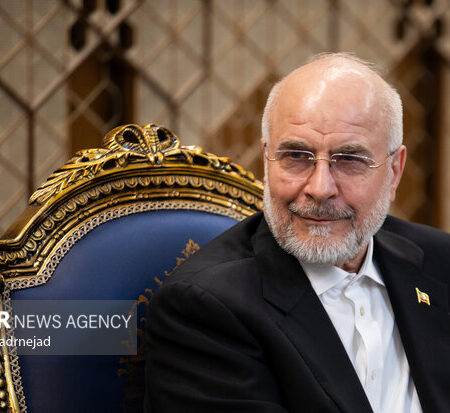 قالیباف: جهان در حال تماشای آمریکا بر لبه‌ی پرتگاه است