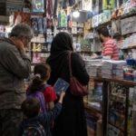 قیمت ساده‌ترین گوشی هوشمند ۱.۶ برابر دستمزد کارگر است/ فرزندان کارگران درجا می‌زنند!