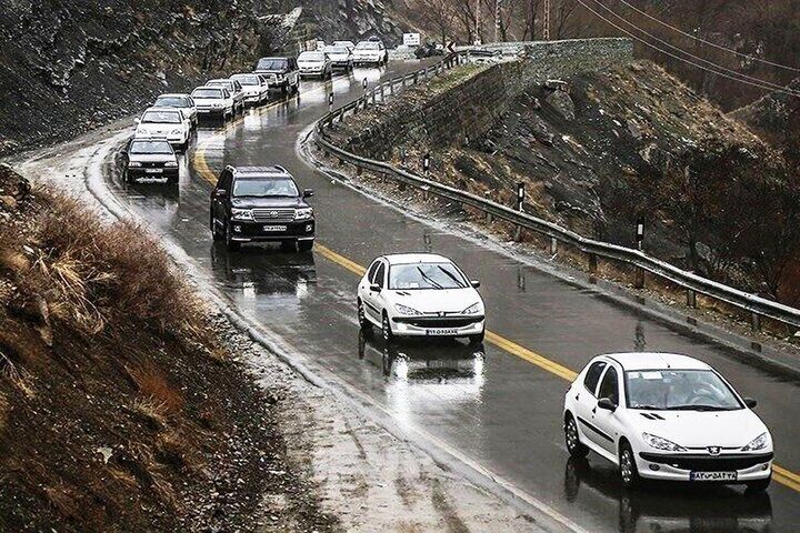 ترافیک نیمه‌سنگین در ۶ محور مواصلاتی کشور| بارش باران در ۳ استان